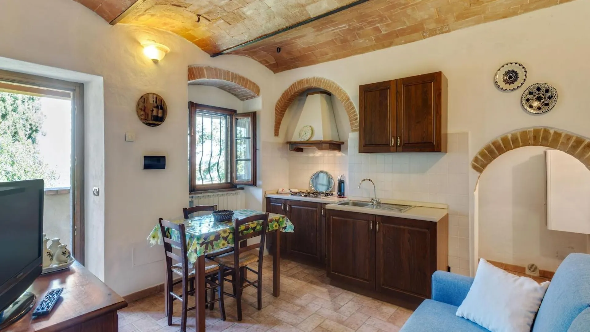Lavish Holiday Home In Volterra With Pool