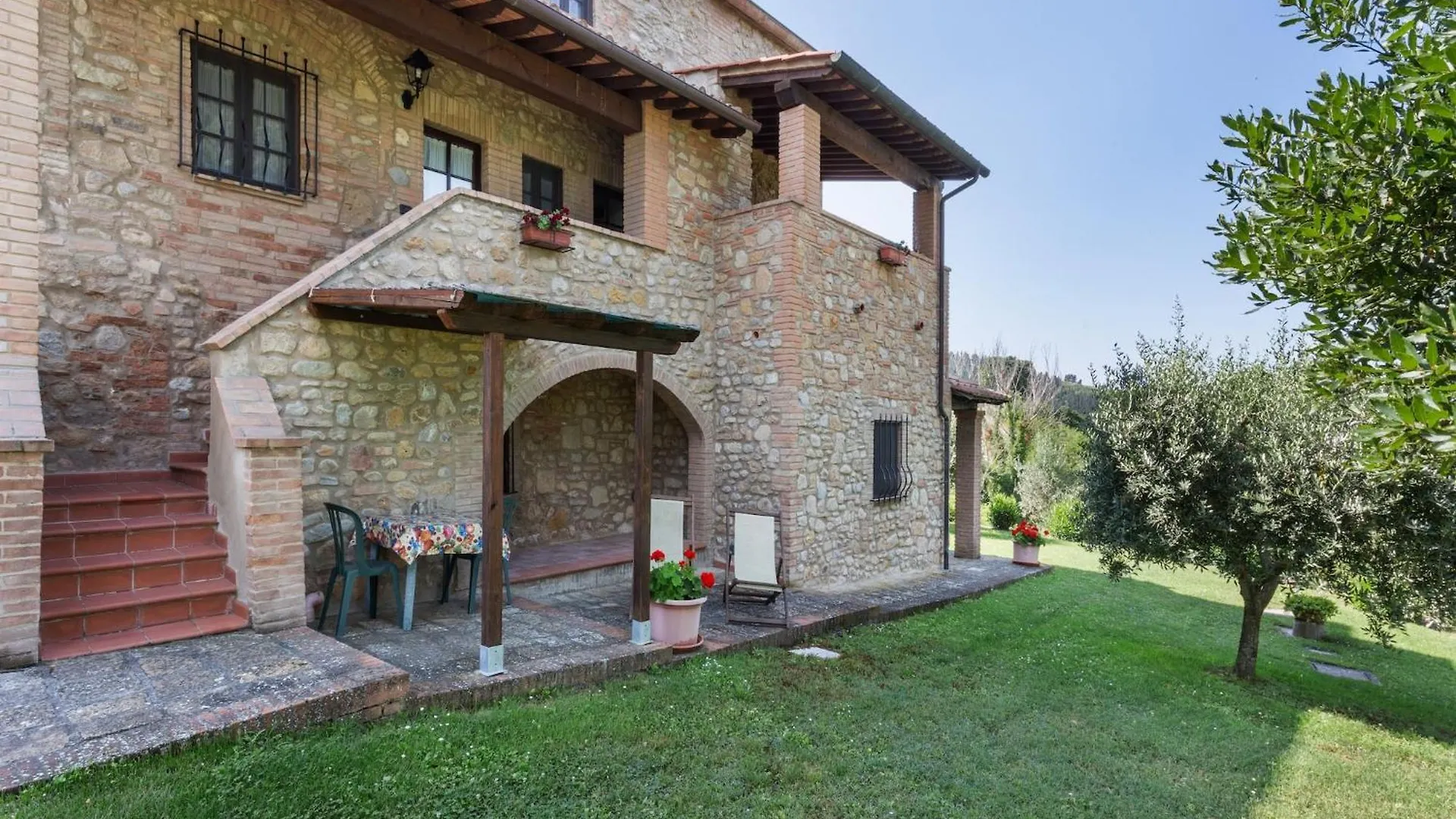 Lavish Holiday Home In Volterra With Pool 0*,