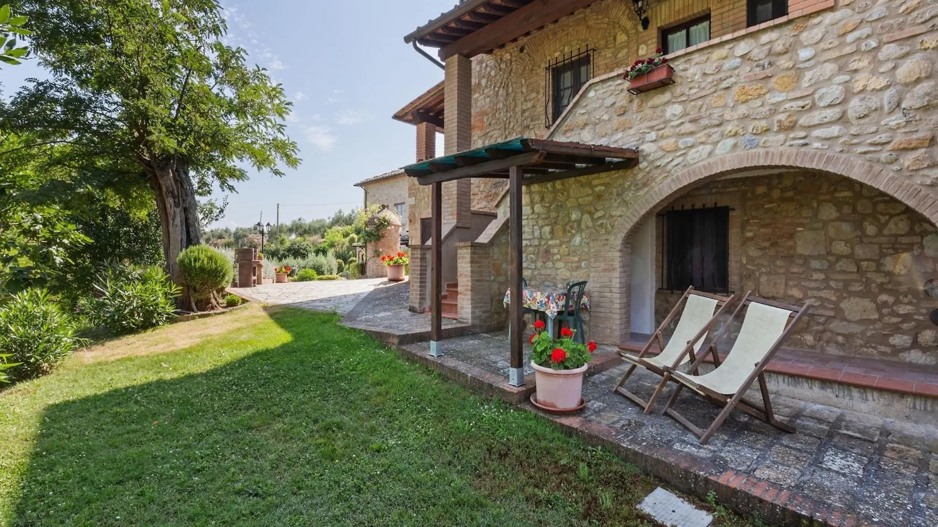 Lavish Holiday Home In Volterra With Pool Italy