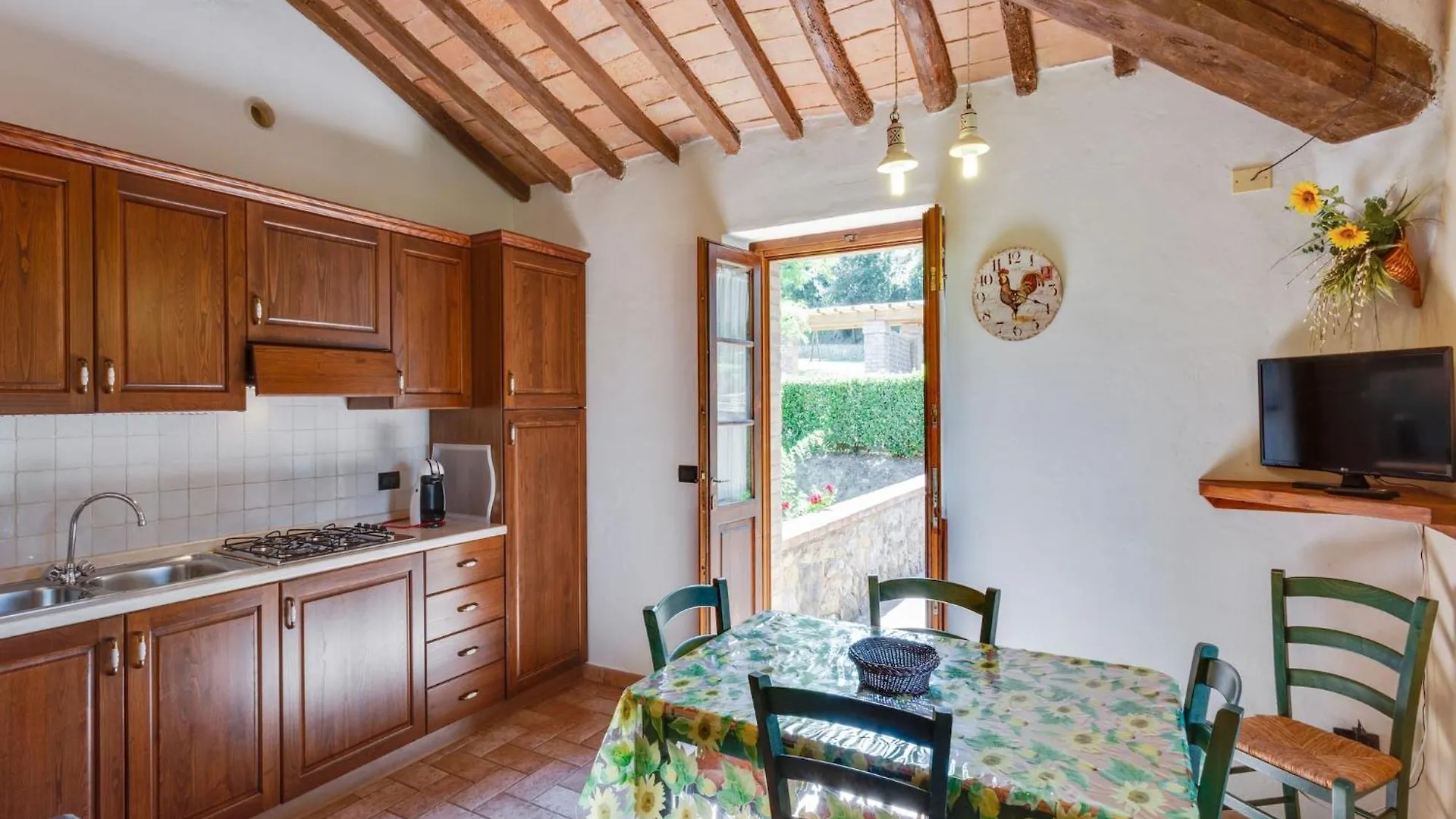Lavish Holiday Home In Volterra With Pool Italy