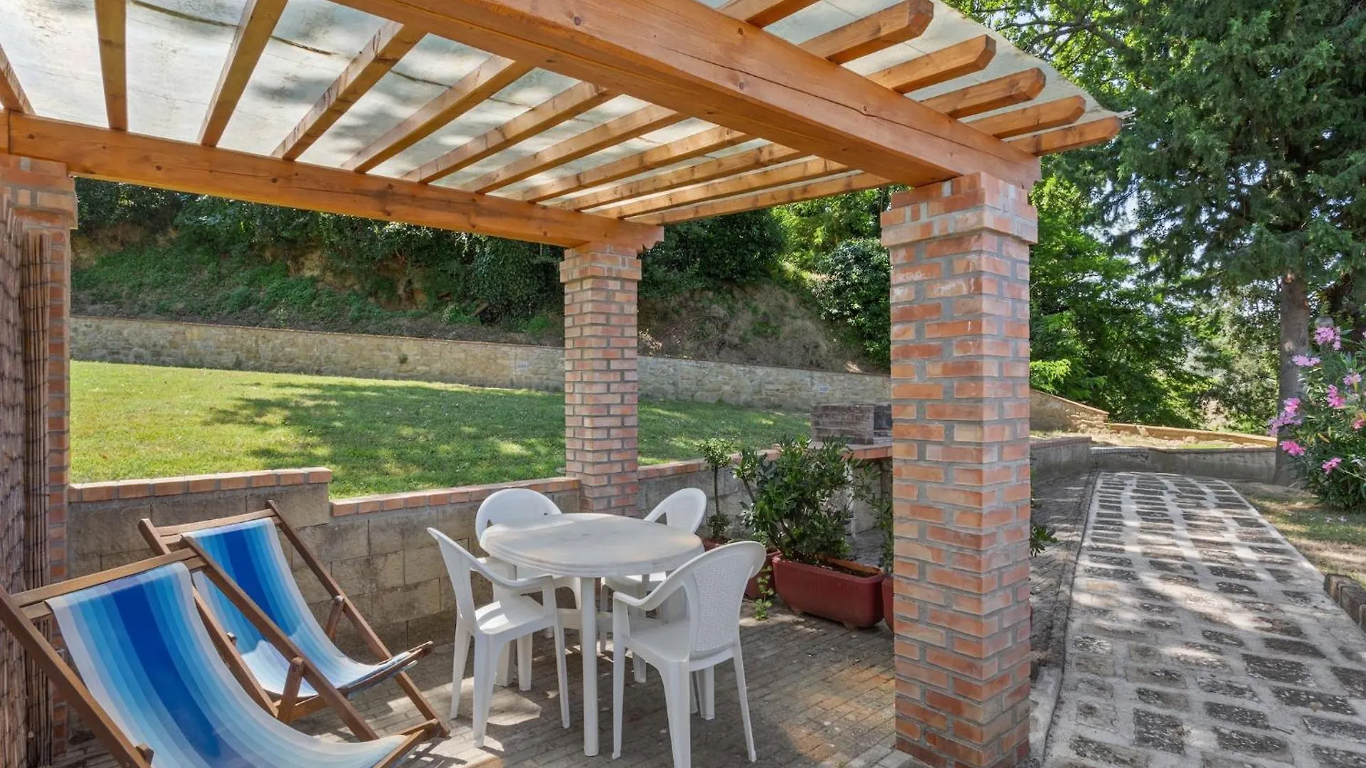 Lavish Holiday Home In Volterra With Pool