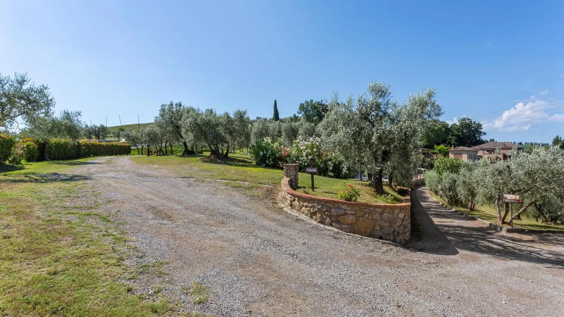 Lavish Holiday Home In Volterra With Pool