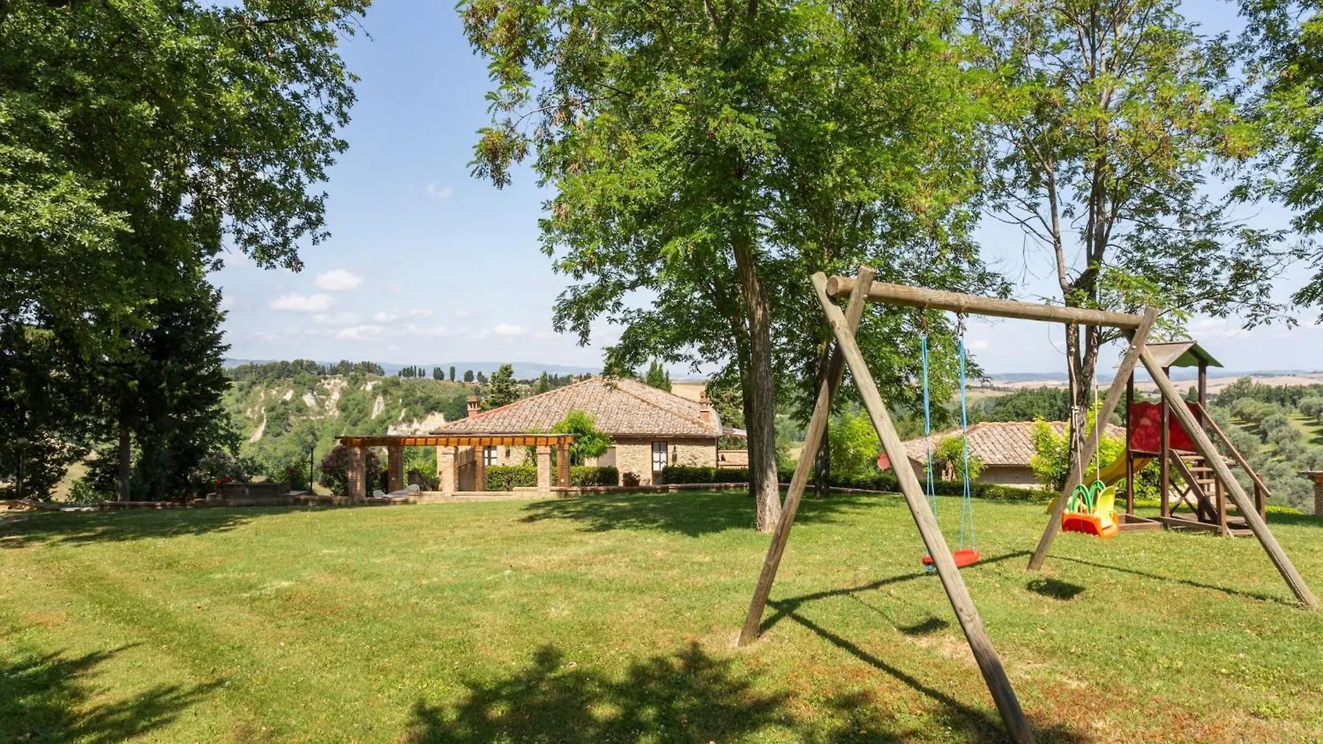 Lavish Holiday Home In Volterra With Pool 0*,
