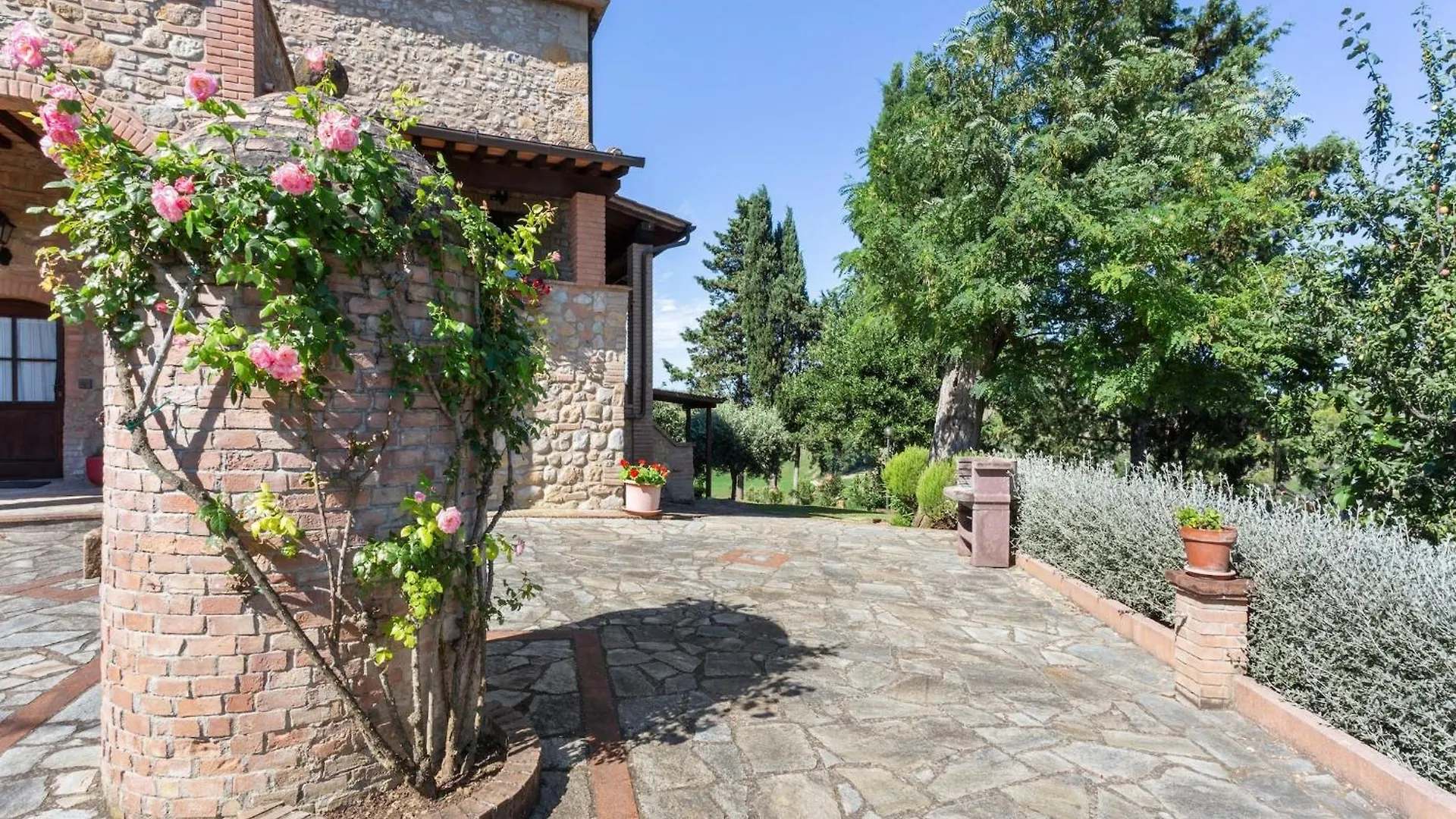 Lavish Holiday Home In Volterra With Pool