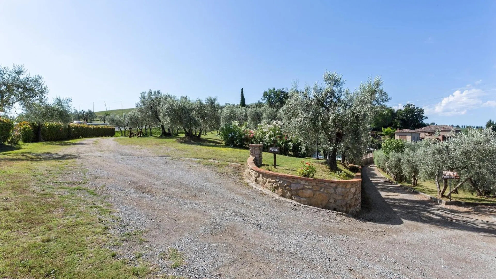 Lavish Holiday Home In Volterra With Pool