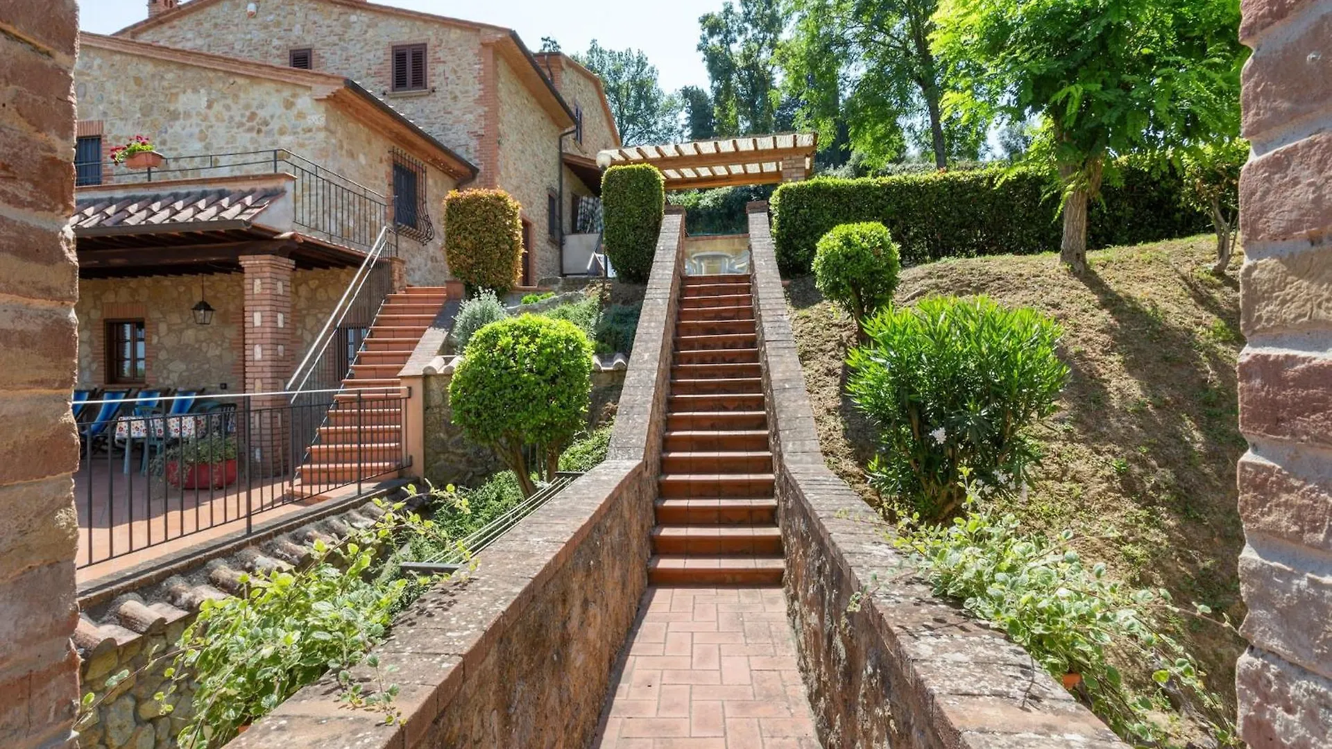 Lavish Holiday Home In Volterra With Pool
