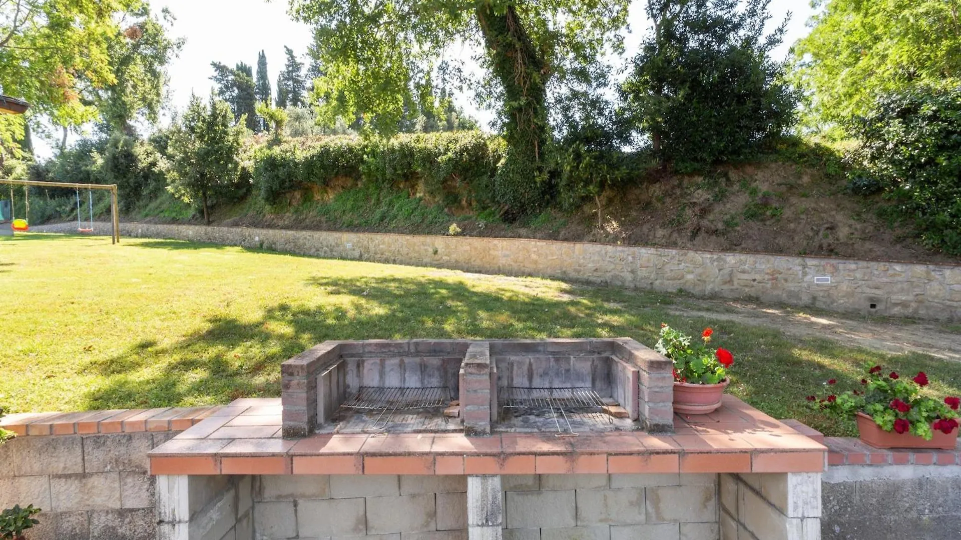 Lavish Holiday Home In Volterra With Pool