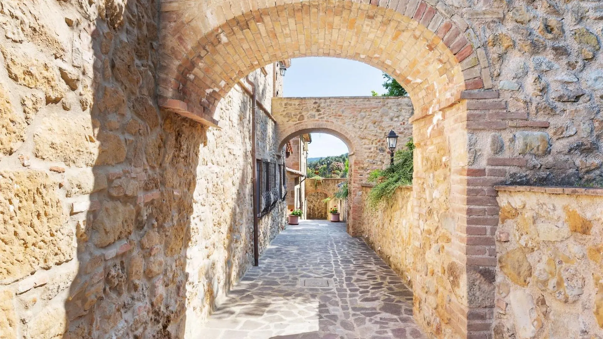 Lavish Holiday Home In Volterra With Pool